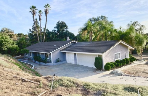Kit Carson House | Farmhouse Oasis - Relax, Un-wind, Enjoy!
