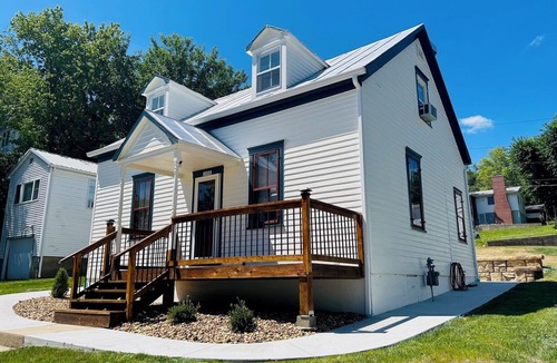 Hermann House | Farmhouse on 6th St