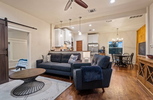 Weatherford House | Farmhouse on 8 acres