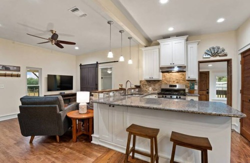 Weatherford House | Farmhouse on 8 acres