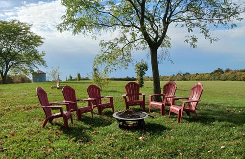 Wellington House | Farmhouse PEC - Cozy Prince Edward County Retreat
