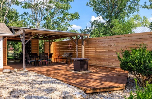 Fredericksburg House | Farmhouse Retreat - Fredericksburg, TX