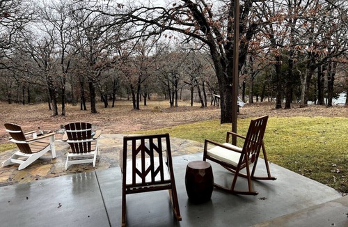 Oklahoma County Cabin | Farmhouse Retreat 2 bed 1 1/2 bath Arcadia