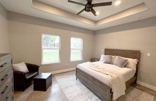 Fayetteville Other | Farmhouse Retreat under the Oaks, located close to Round Top
