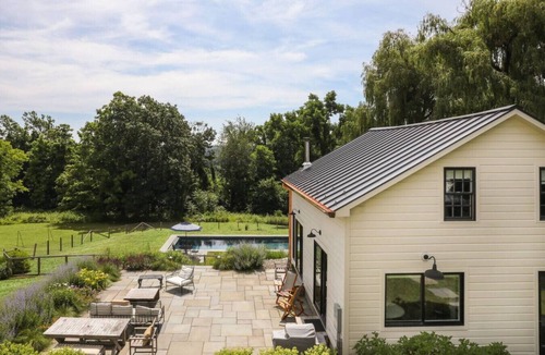 Hudson House | Farmhouse Secluded Under 10 mins to Hudson NY
