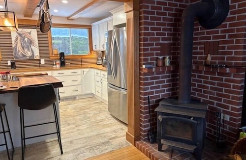 Liscomb Cottage | Farmhouse: Spacious 3-Bedroom at Liscomb Lodge
