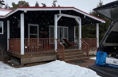 Liscomb Cottage | Farmhouse: Spacious 3-Bedroom at Liscomb Lodge