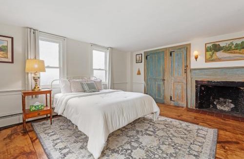 Loudon Apartment | Farmhouse Suite with Highland Cows - C