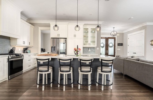 Virgil House | Farmhouse with Pool, Hot Tub and Vineyards!
