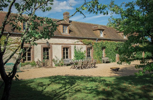 Rueil-la-Gadeliere Cottage | Farmhouse with billiards, swimming pool and sauna 100 km from Paris