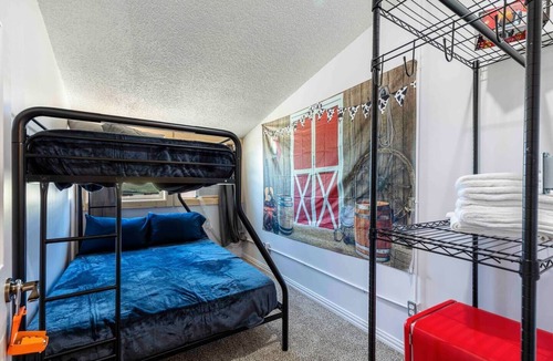 Wills Point Hostel | Farmstay🐮Private🐎RM#4🐓Old🐐Texas🐶Bunkhouse🐱