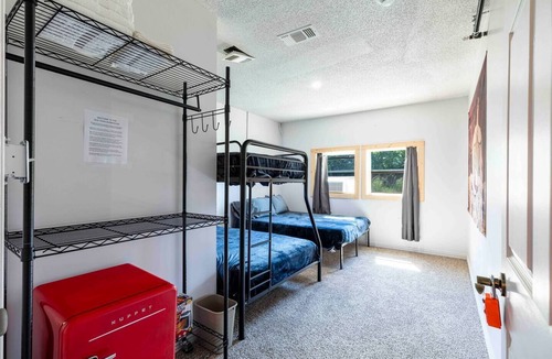 Wills Point Hostel | Farmstay🐮Private RM#7🐓Old Texas Bunkhouse