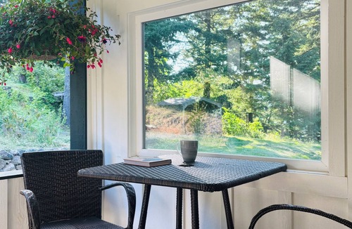 Stevenson House | Farmstead Haven, River Views & Outdoor Sauna