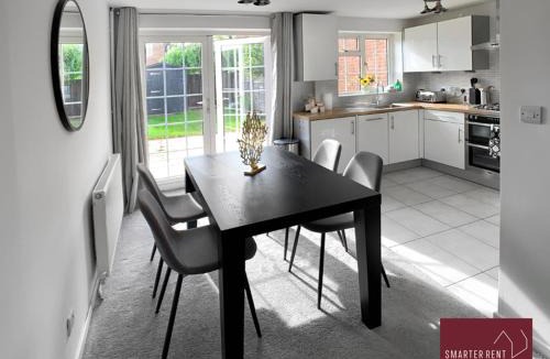 Farnham Apartment | Farnham - 2 Bed House - Parking