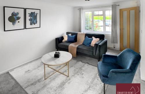 Farnham Apartment | Farnham - 2 Bed House - Parking