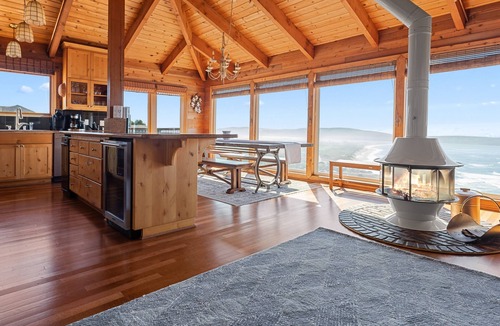 Dillon Beach House | Farol, by Vinifera Homes