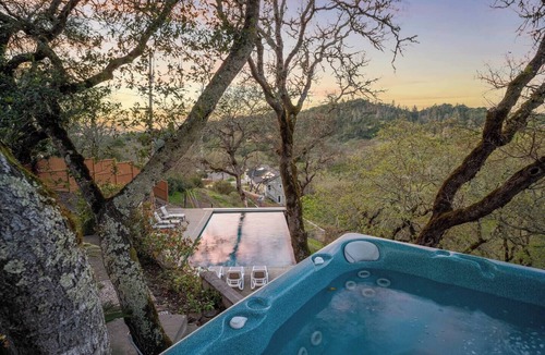 Larkfield-Wikiup House | Farpoint: Heated Infinity Pool, Mountain Views