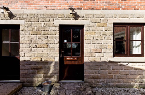 Knockerdown Apartment | Farwell Cottage at Holiday Complex