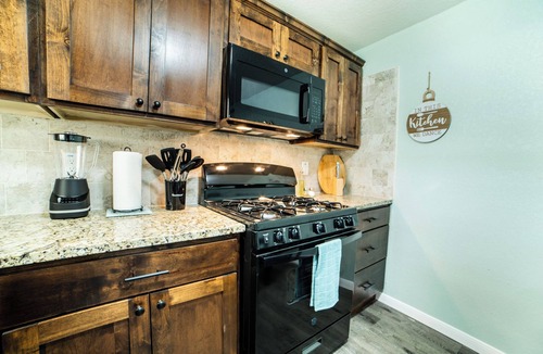 Near East Side Cottage | Fascinating 1br/1 BA Near Festive DT and Riverwalk