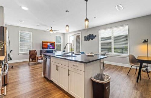 Fort Worth Apartment | Fascinating 2BD 2BA w Beautiful Pool in Fort Worth