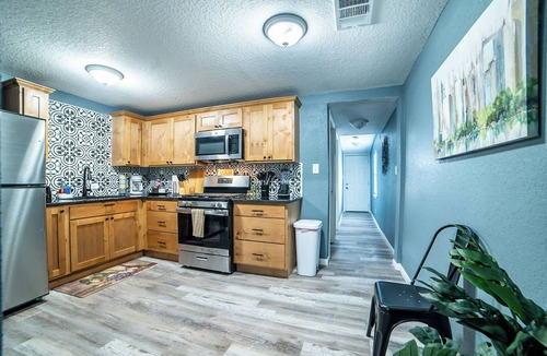 Near East Side Cottage | Fascinating 2br/1ba Near Festive DT and Riverwalk