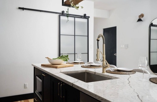 Mile End Apartment | Fashion District of MTL- 3BD 3BA+parking