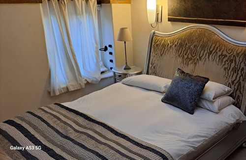 Watlington Bed & Breakfast | Fat Fox inn