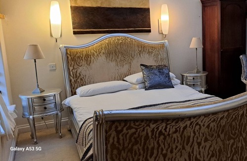 Watlington Bed & Breakfast | Fat Fox inn