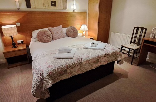 Watlington Bed & Breakfast | Fat Fox inn