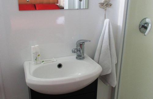 Piopio Hotel | Fat Owl Motel, Bar & Eatery