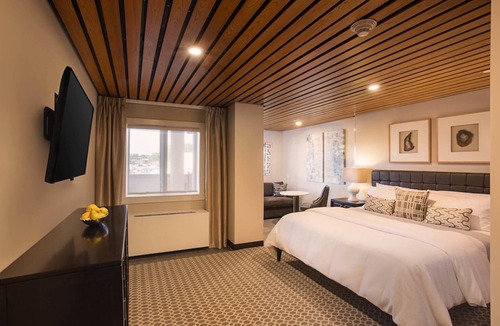 Port Washington Hotel | Fathoms Hotel & Marina