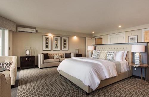 Port Washington Hotel | Fathoms Hotel & Marina