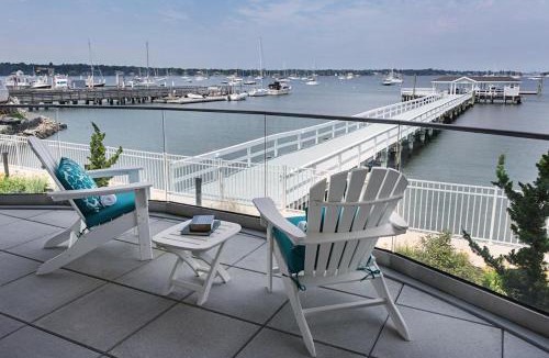 Port Washington Hotel | Fathoms Hotel & Marina