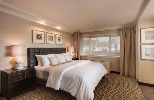 Port Washington Hotel | Fathoms Hotel & Marina