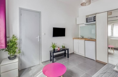 Saint-Quentin Apartment | Faubourg d'Isle 2 Cozy Studio near IUT station