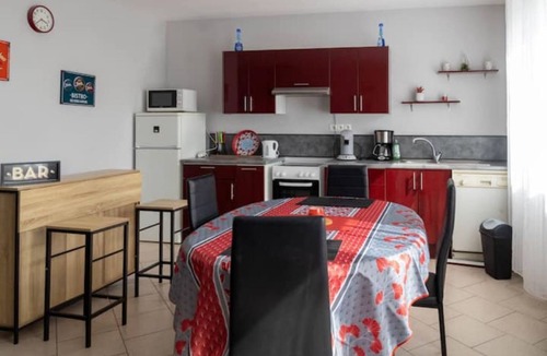 Landrecies Apartment | Faubourg Landrecies accommodation