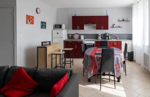 Landrecies Apartment | Faubourg Landrecies accommodation