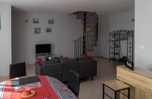 Landrecies Apartment | Faubourg Landrecies accommodation
