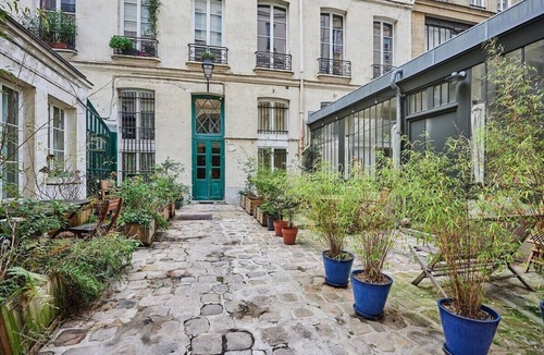 Quartier de la Porte-Saint-Denis Apartment | FAUBOURG SAINT DENIS 99