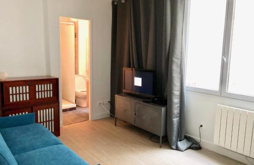 Porte-Saint-Martin Apartment | Faubourg Saint Martin