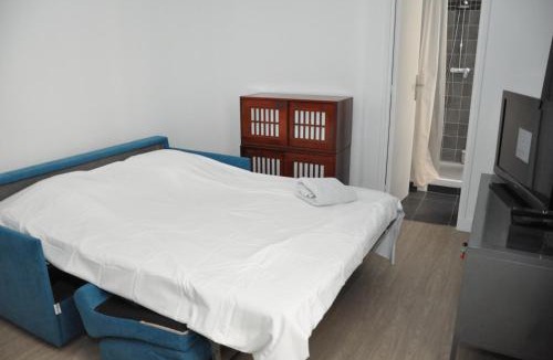 Porte-Saint-Martin Apartment | Faubourg Saint Martin