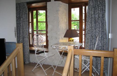 Aubeterre-sur-Dronne Apartment | Faubourg St Jean