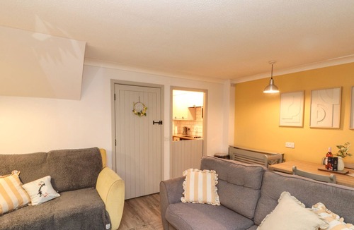 Ruswarp Cottage | FAUNA'S CORNER, pet friendly, with pool in Whitby