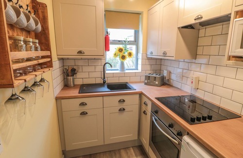 Ruswarp Cottage | FAUNA'S CORNER, pet friendly, with pool in Whitby