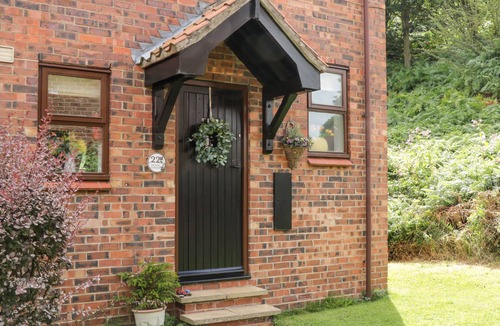 Ruswarp Cottage | FAUNA'S CORNER, pet friendly, with pool in Whitby