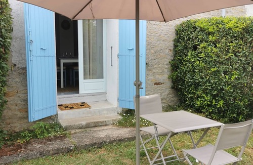 Chaille-les-Marais Apartment | Fauvette, Gîte 2 Personnes Avec Piscine Chauffée, Sud Vendée Littoral