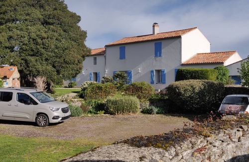 Chaille-les-Marais Apartment | Fauvette, Gîte 2 Personnes Avec Piscine Chauffée, Sud Vendée Littoral