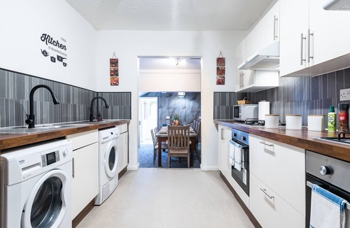 Hull House | Favour Spacious Inn By Jesouth