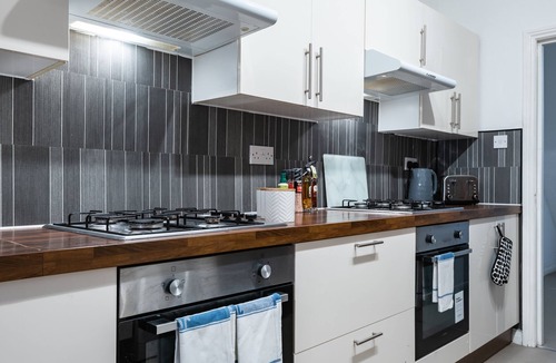 Hull House | Favour Spacious Inn By Jesouth