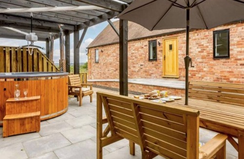 Moreton Valence Cottage | Fawn Cottage